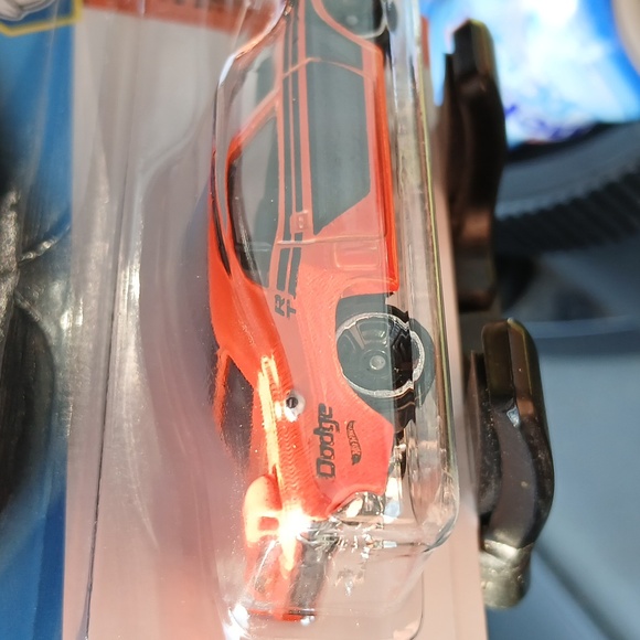 '71 Dodge Challenger Toy Car - Orange and Black HOT WHEELS - Picture 3 of 4